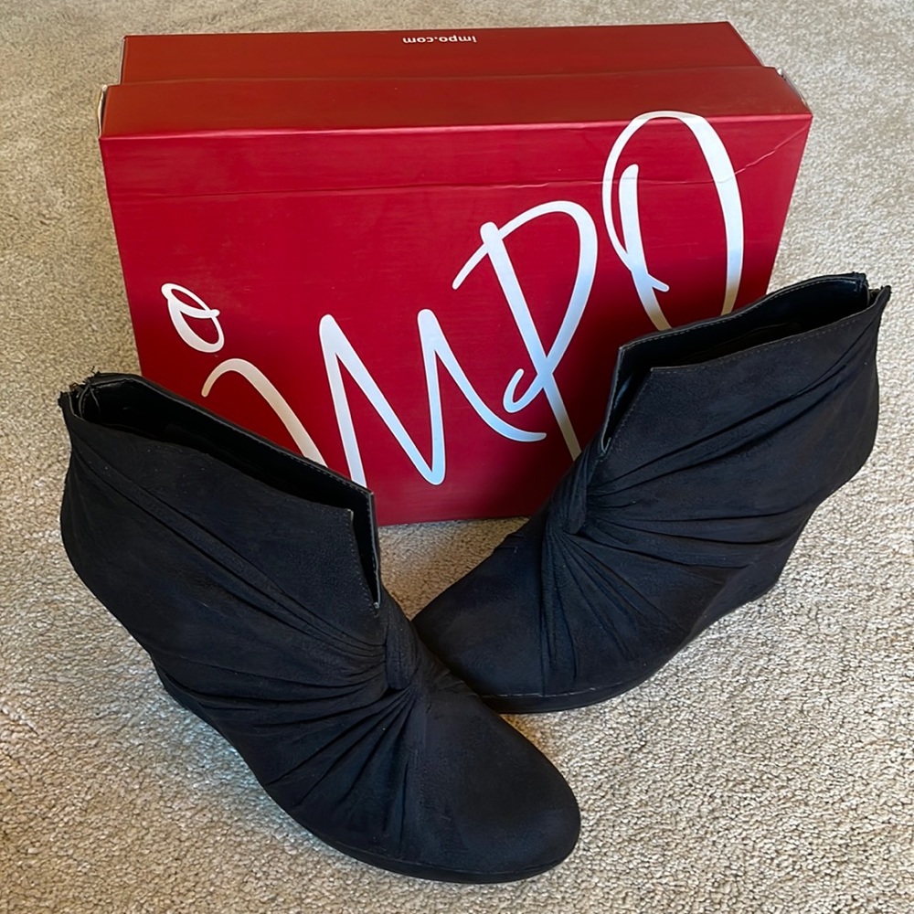 Impo Black Tabby Suedy wedges size 9M